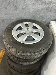 Renault kwid tyres