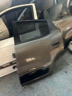 Renault kwid tailgate/boot and doors