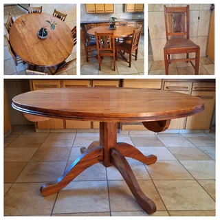 Pragtige Ronde Dennehout Eetkamer stel met 7 Stoele.