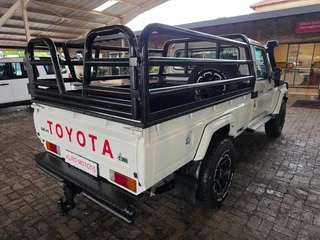 Toyota Land Cruiser 79 4.5 D Single-Cab