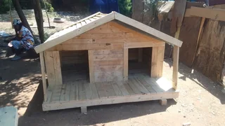 Pinewood dog kennels and picket fences.