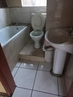 Large Room to let at Clayville East Olifantsfontein