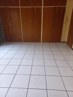 Large Room to let at Clayville East Olifantsfontein