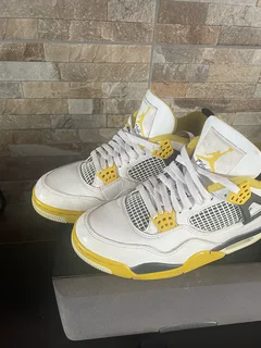 Air Jordan 4 Vivid Sulfur