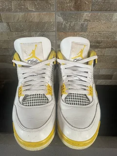 Air Jordan 4 Vivid Sulfur