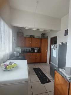 Charming 2 Bedroom Apartment on Pelham