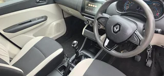 2021 Renault Triber MPV/Bus