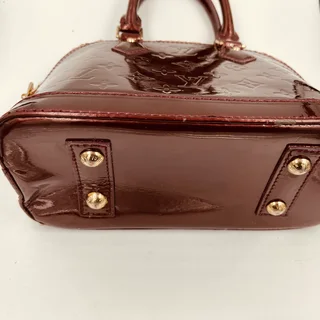 Handbag - Ad posted by Nobubele Thandi Mahlatsi Hlatshwayo