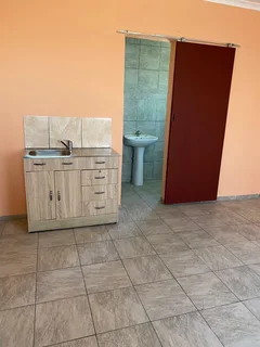 En-Suite Flat in Kuyasa, Khayelitsha available 01 December