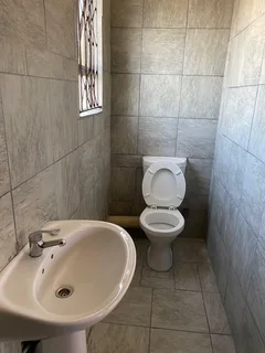 En-Suite Flat in Kuyasa, Khayelitsha available 01 December