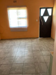 En-Suite Flat in Kuyasa, Khayelitsha available 01 December