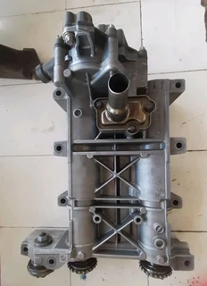 Mercedes benz w204 m271 oil pump for sale