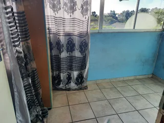 one bedroom in a three bedroom flat