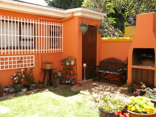 Observatory, furn flat with its own bathroom &amp; kitchen, free elec and wifi. Single female only.