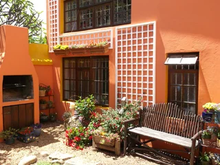 Observatory, furn flat with its own bathroom &amp; kitchen, free elec and wifi. Single female only.