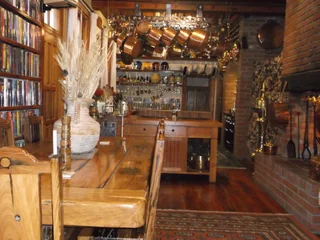 Observatory, furnished room with free wifi and electric for a single female only