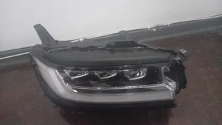 Toyota Land Cruiser 300 VX 3.3 Xenon, LED Headlights Right side