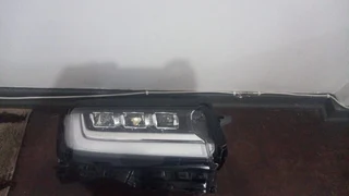 Toyota Land Cruiser 300 VX 3.3 Xenon, LED Headlights Right side
