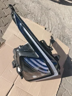 Kia Sportage Headlights Xenon LED Right Side 2022-2025 Model