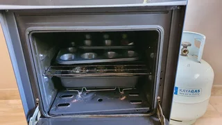 gas stove for sale R2000, send a whatsApp if interested