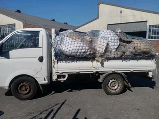 WE ARE DOING ALL TYPES OF RUBBLE REMOVALS , JUNK MIX’S AND YARDS CLEANING 粒