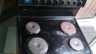 SELLING SECOND HAND DEFY 4 PLATE THERMOFAN 831 STOVE FOR R1,500 NEG