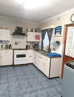 REMARKABLE 4 BED PROPERTY FOR SALE FOR R1,700,000 NEG.SITUATED IN SECURED AREA OF BELMONT PARK,KFN.