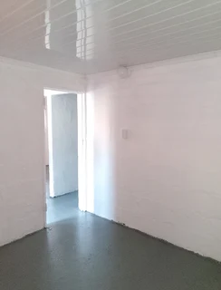 SELLING THIS PERFECT JUMP START OR FAMILY SEMI DETACHED HOME FOR R490 000 IN SCOTTSDENE, KRN