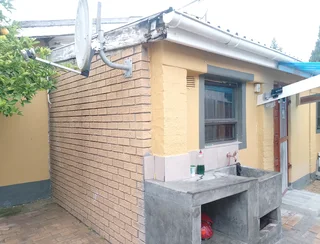 COTTAGE TO RENT R5,000.SUITABLE FOR SOBER WORKING COUPLE WITH 1 SMALL KID.INC WATER.PREPAID ELECTRIC