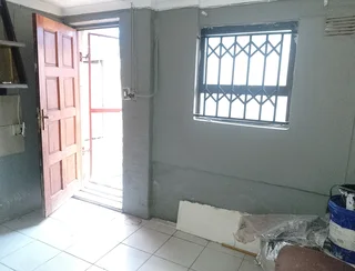 COTTAGE TO RENT R5,000.SUITABLE FOR SOBER WORKING COUPLE WITH 1 SMALL KID.INC WATER.PREPAID ELECTRIC