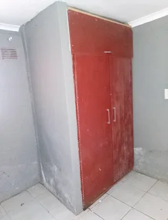 COTTAGE TO RENT R5,000.SUITABLE FOR SOBER WORKING COUPLE WITH 1 SMALL KID.INC WATER.PREPAID ELECTRIC