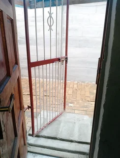 COTTAGE TO RENT R5,000.SUITABLE FOR SOBER WORKING COUPLE WITH 1 SMALL KID.INC WATER.PREPAID ELECTRIC