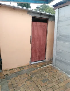 COTTAGE TO RENT R5,000.SUITABLE FOR SOBER WORKING COUPLE WITH 1 SMALL KID.INC WATER.PREPAID ELECTRIC