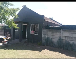 OFFER PENDING ON THIS POTENTIAL TWO BEDROOM PROPERTY IN SECURE BELMONT PARK KRAAIFONTEIN.