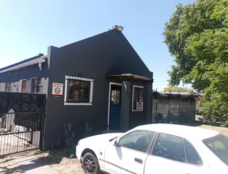 OFFER PENDING ON THIS POTENTIAL TWO BEDROOM PROPERTY IN SECURE BELMONT PARK KRAAIFONTEIN.