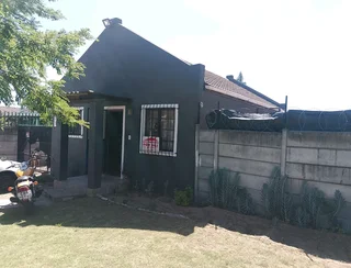 OFFER PENDING ON THIS POTENTIAL TWO BEDROOM PROPERTY IN SECURE BELMONT PARK KRAAIFONTEIN.