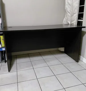 Executive Office Desk for Sale: Spacious 1.5m Dark Wood Finish