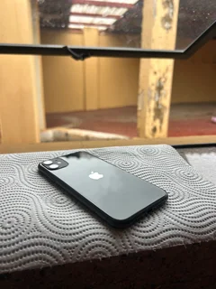 iPhone 11 64gb , Black mint condition