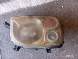 Nissan head lamps both sides