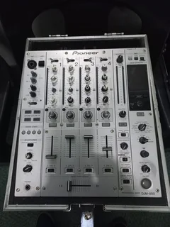 Excellent Quality DJ Equipment 2 x Pioneer CDJ850 and Pioneer DJM850 Mixer