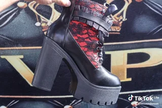 Black and red retro boot