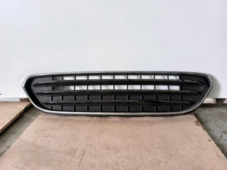 Mini Cooper Countryman F60 Front Bumper Upper Radiator Grille.