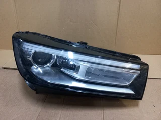 2018 - 2020 Audi Q5 Right Xenon HID Headlight.