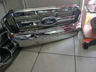 Ford Ranger T7 Front Bumper Chrome Grille.