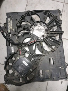 2012 - 2021 Range Land Rover Vogue Air Con Radiator Fan &amp; Housing.