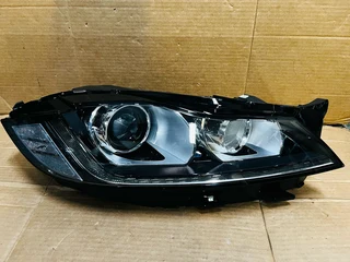 Jaguar XF X260 F-Pace X761 Right Headlight available for sale.