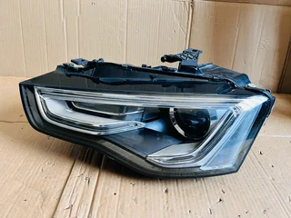 Audi A5 S5 RS5 8T Left Xenon Headlight.