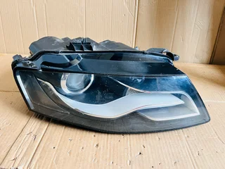 Audi A4 B8 Right Xenon Headlight.