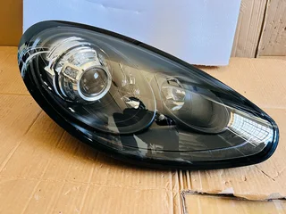2011 - 2014 Porsche Cayenne GTS Right Xenon Headlight.