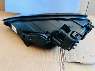 2011 - 2014 Porsche Cayenne GTS Right Xenon Headlight.